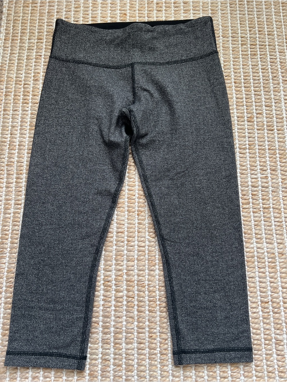 Lululemon Grey Herringbone Leggings Size 8 Crop 20”